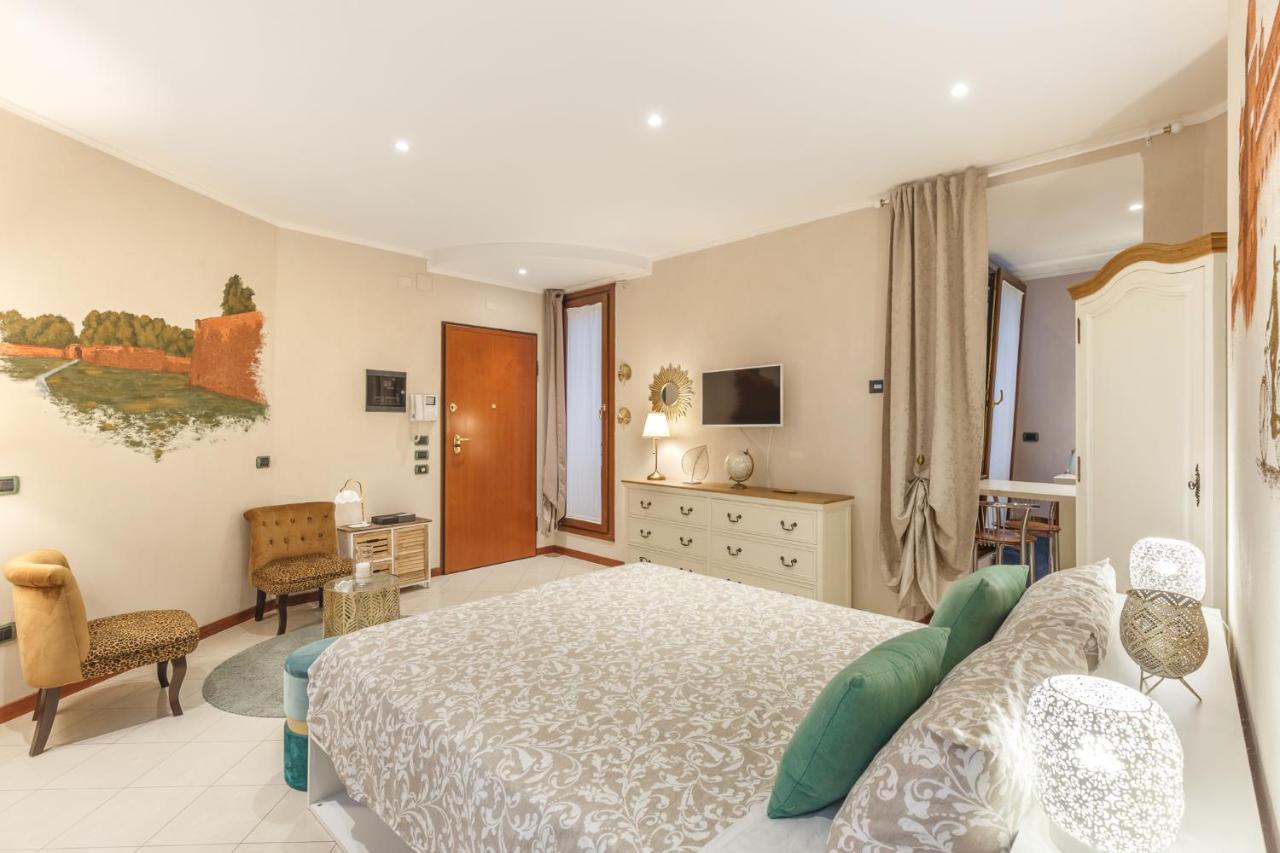 A Due Passi Dal Castello Apartment Ferrara Bagian luar foto