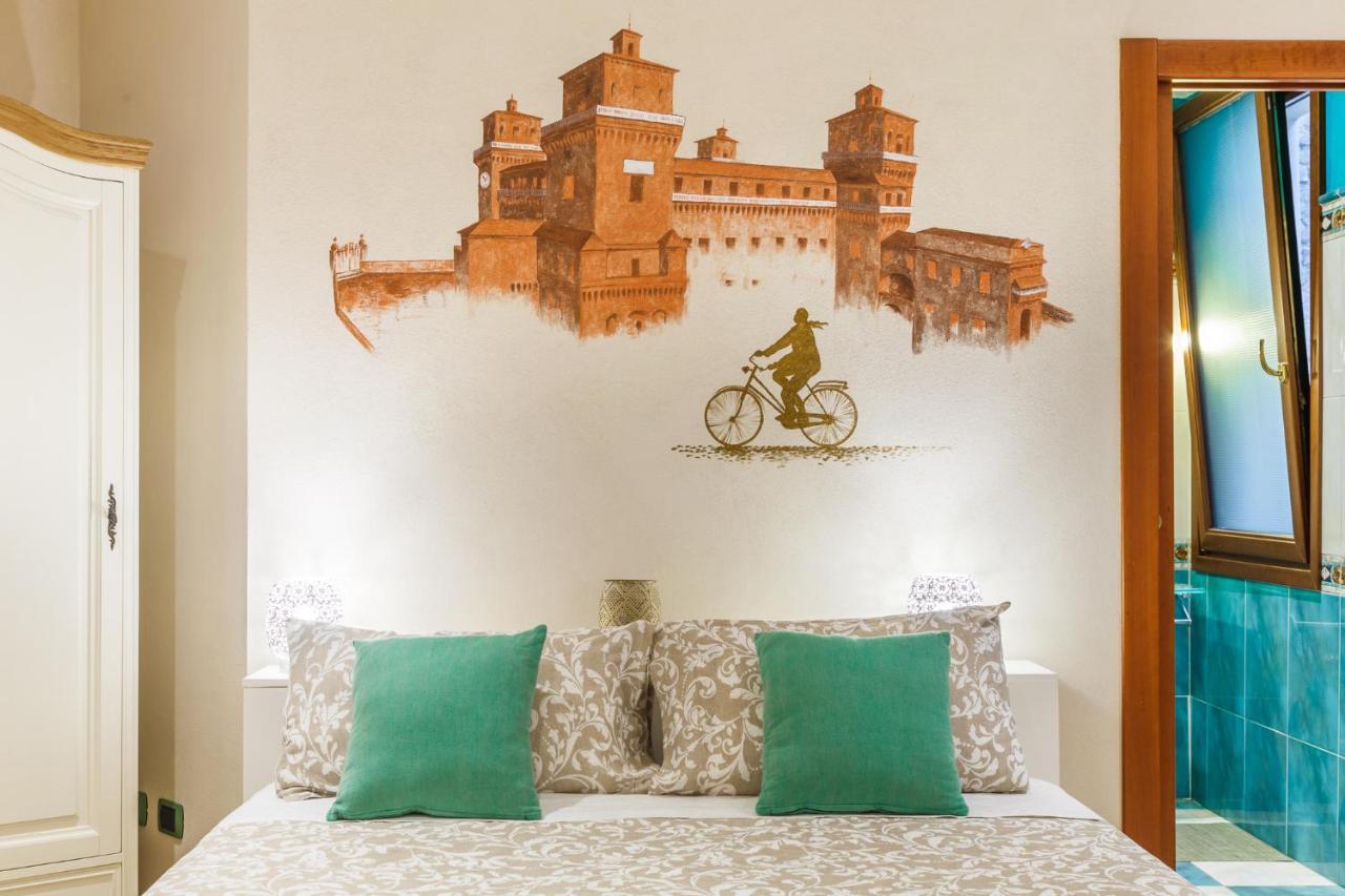 A Due Passi Dal Castello Apartment Ferrara Bagian luar foto