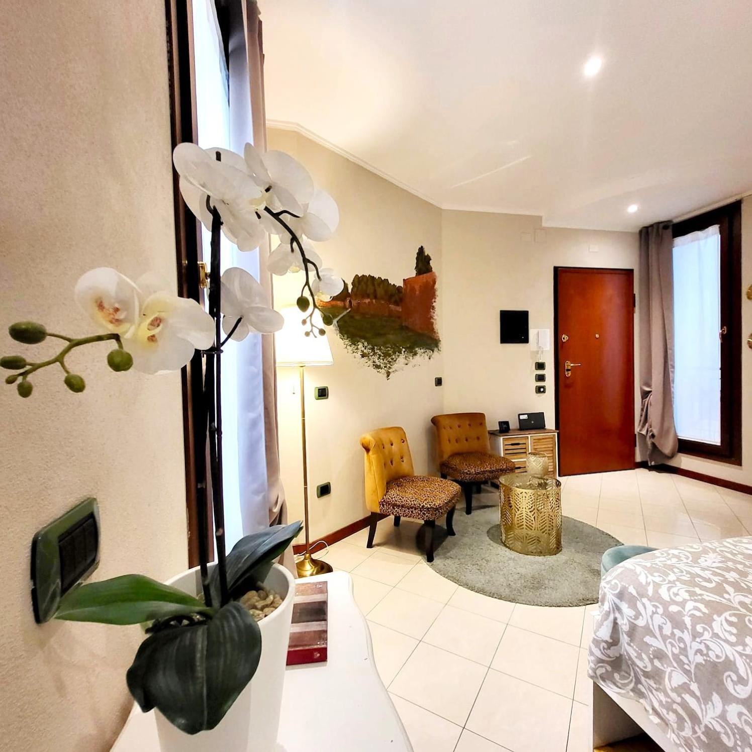 A Due Passi Dal Castello Apartment Ferrara Bagian luar foto