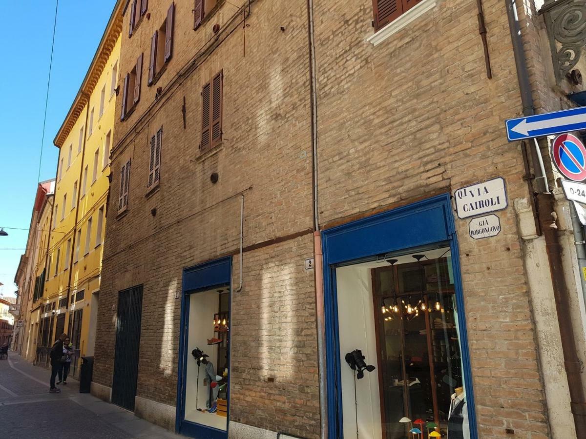 A Due Passi Dal Castello Apartment Ferrara Bagian luar foto